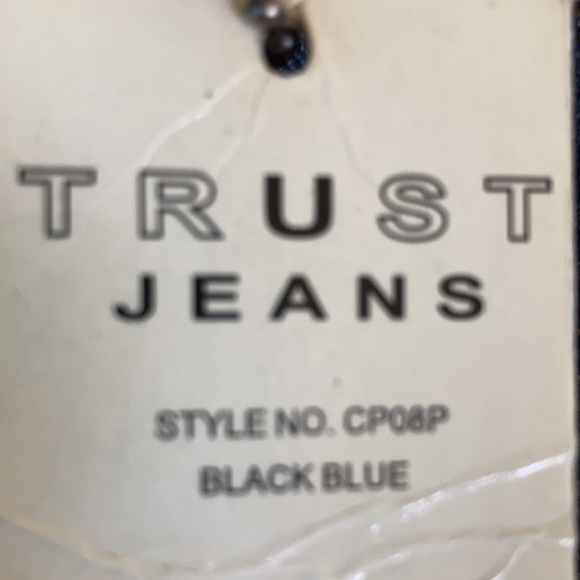 NWT, TRUST JEANS CROPPED CARGO PANTS - Picture 2 of 5